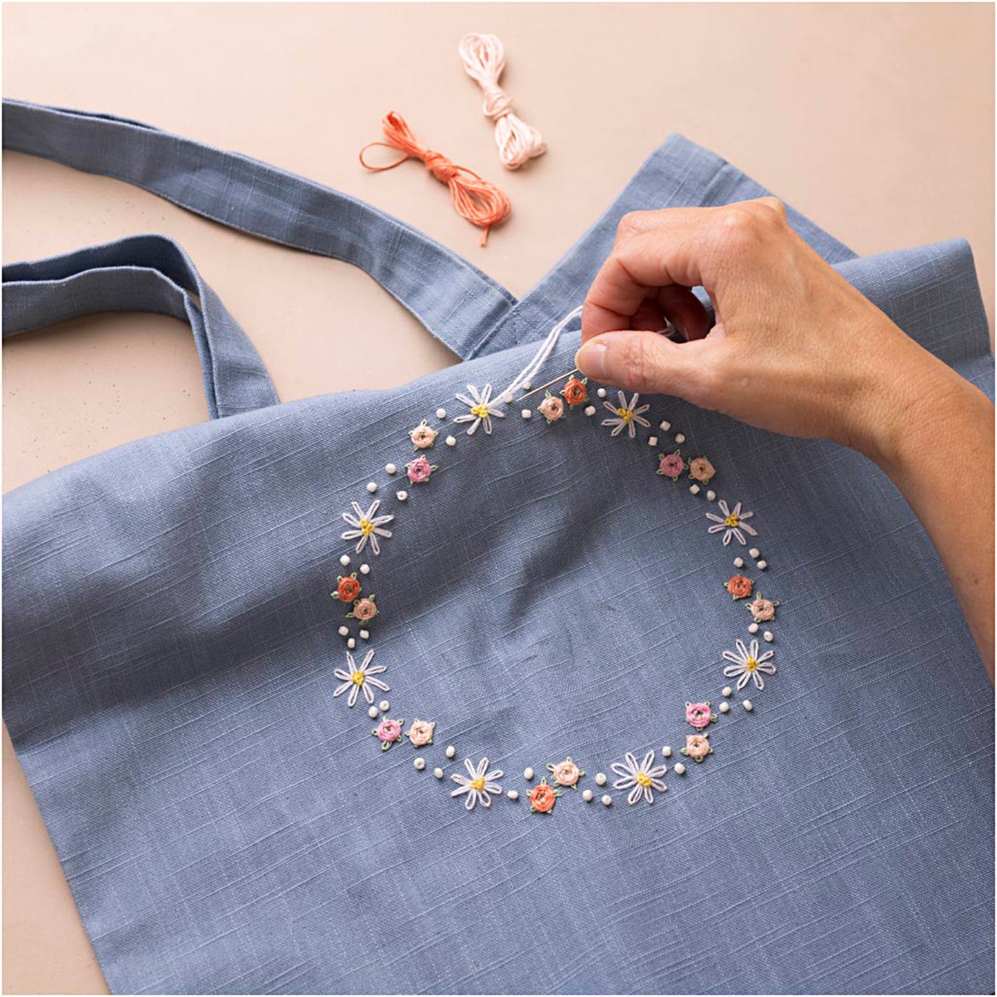 CREATIV COMPANY Embroidery Craft Kit 18.6cm x 5cm x 31.4cm (7.32in x 1.96in x 12.36in) - Tote bag