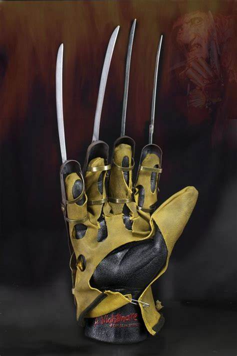 NIGHTMARE ON ELM STREET PROPLICA GLOVE 1984