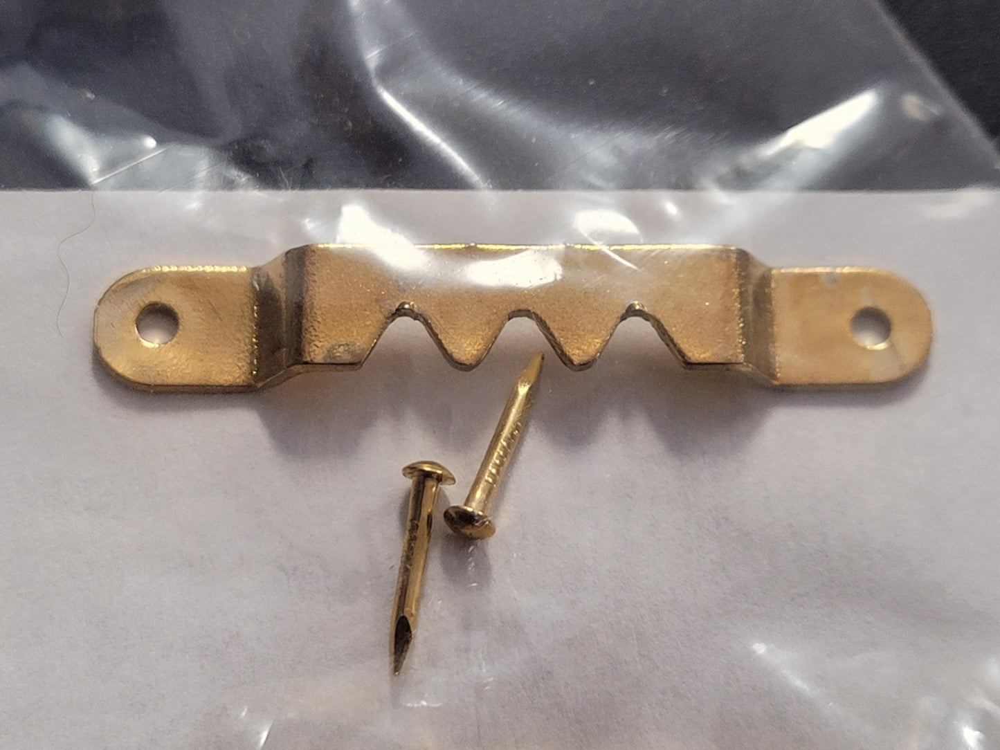 Sawtooth Hangers with Nails 2"