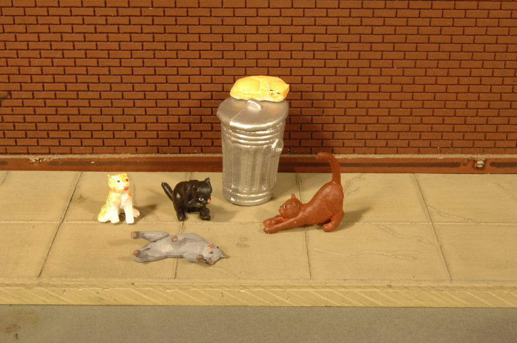 Bachman: Scene Scapes: CATS WITH GARBAGE CAN - HO SCALE