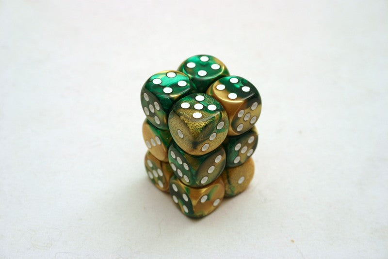 Chessex (26625): D6: 12mm: Gold-Green/White