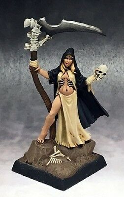 Reaper Miniatures 037510 Female Necromancer - Dark Heaven Legends