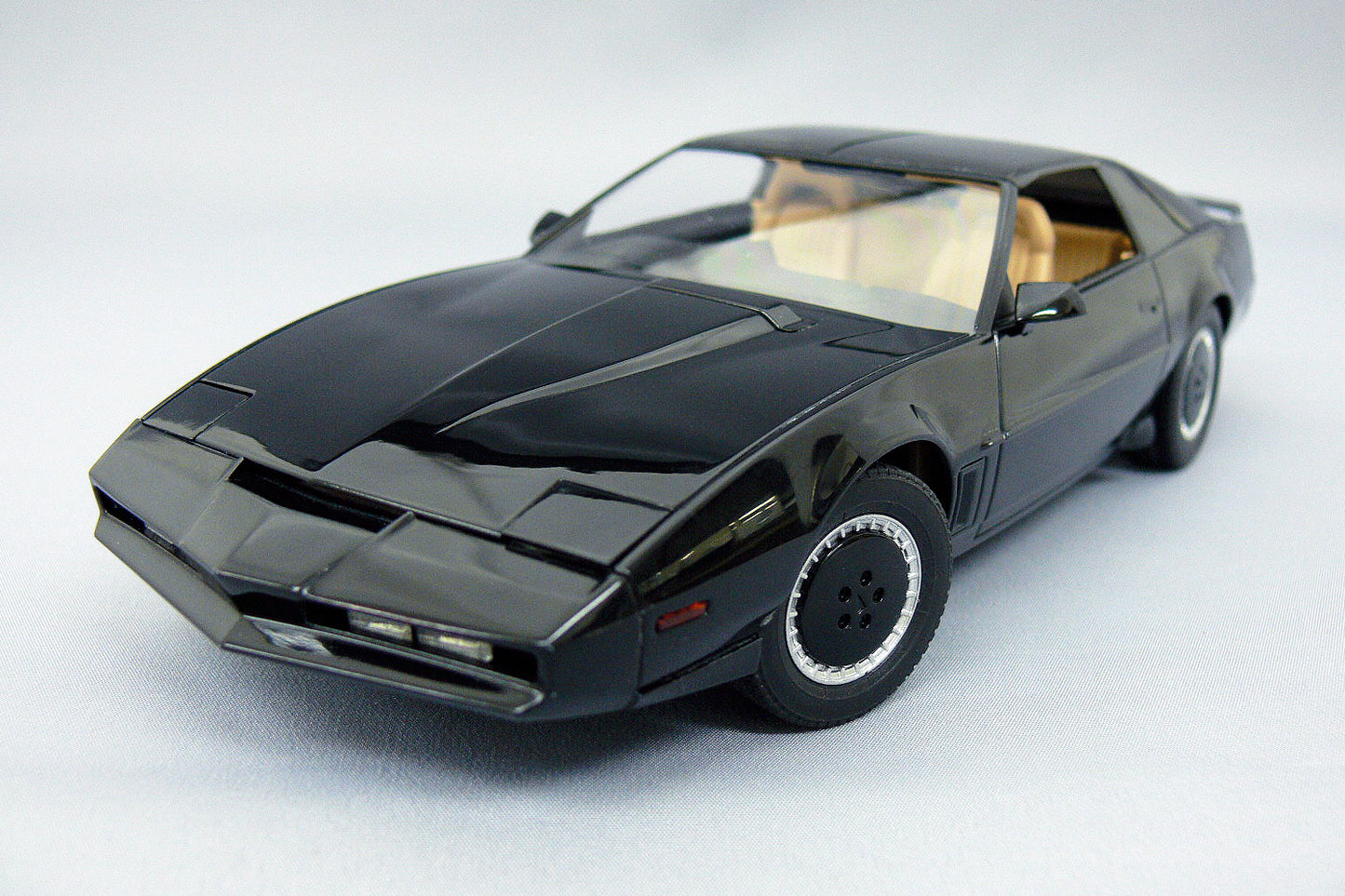 Aoshima 1/24 Knight Rider 2000 K.I.T.T. Season Three