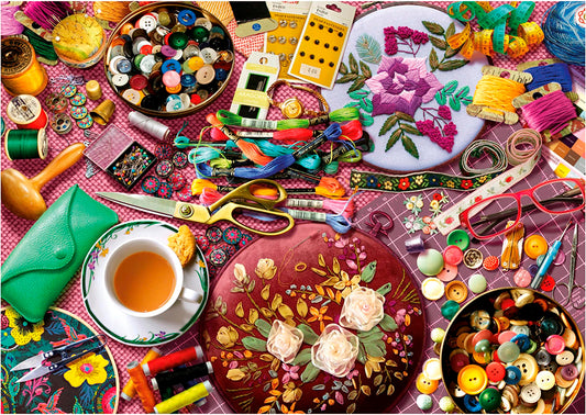 2000 pieces puzzle - The Sewing Table