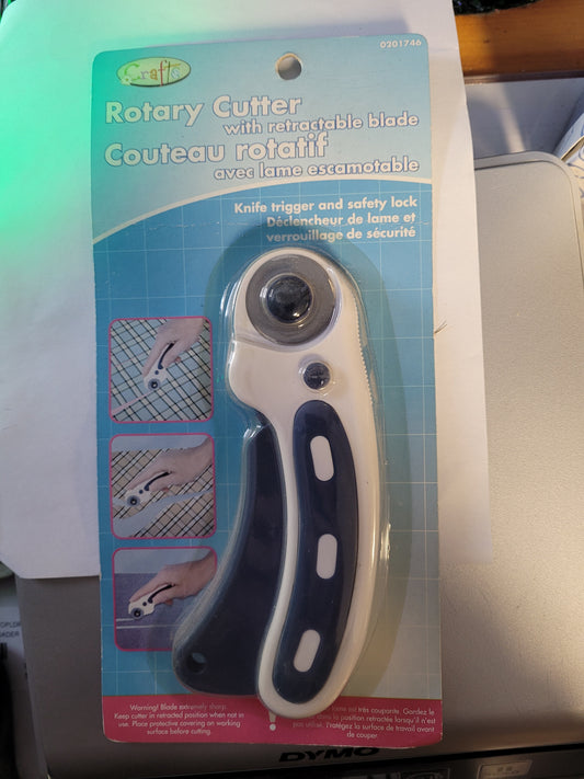 Rotary Cutter with Retractable Blade