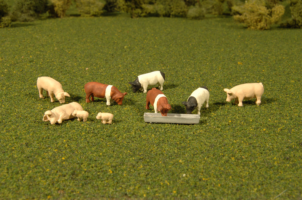 Bachman: Scene Scapes: PIGS - HO SCALE